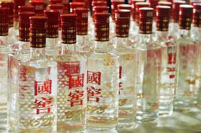 大笔赚钱大手分红 老窖股价仍挫百元,怨谁?